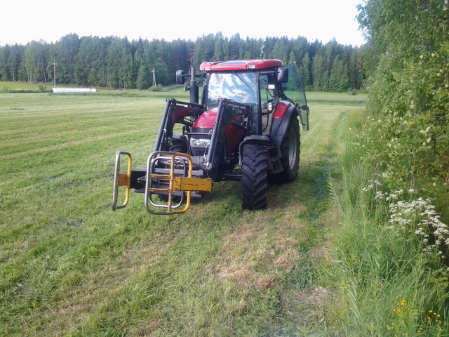 Palien sirtelyy MX110:lä.
Palien sirtelyy MX110:lä.